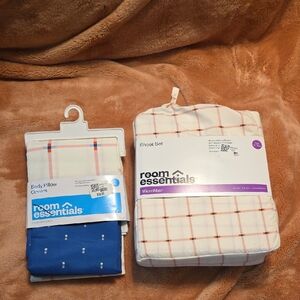 Room Essentials Bedding Set XL Twin W/ 2 matching Body Pillow Covers